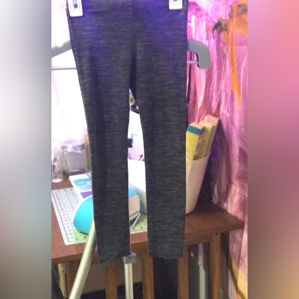 Girls basic H&M leggings. Size 6-7 - Picture 2 of 13